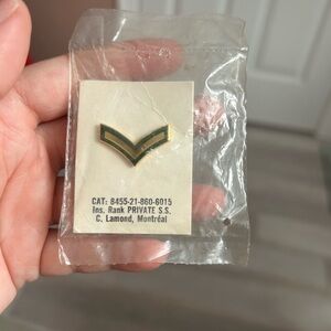 4/$50 Vintage Military Rank private Insignia Pin 📌